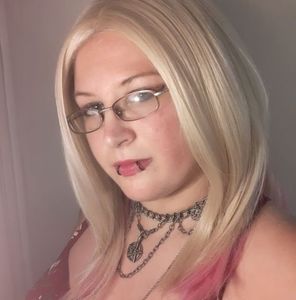 Meet your Posher, Annora